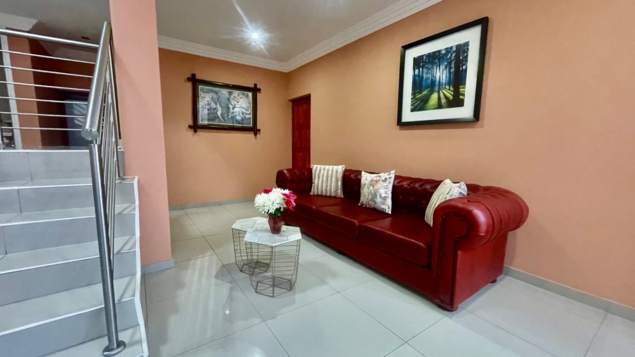 5 Bedroom Property for Sale in Melodie North West